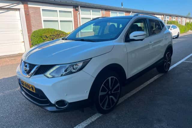 Nissan Qashqai (2015) thumbnail 3