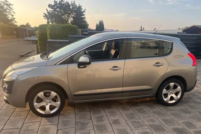 Peugeot 3008 (2009) thumbnail 4