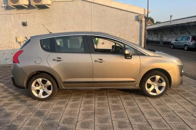 Peugeot 3008 (2009) thumbnail 5