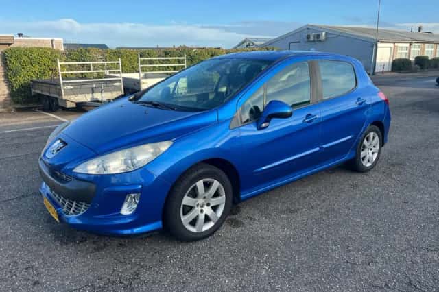 Peugeot 308 (2010) thumbnail 3