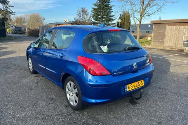 Peugeot 308 (2010) thumbnail 5