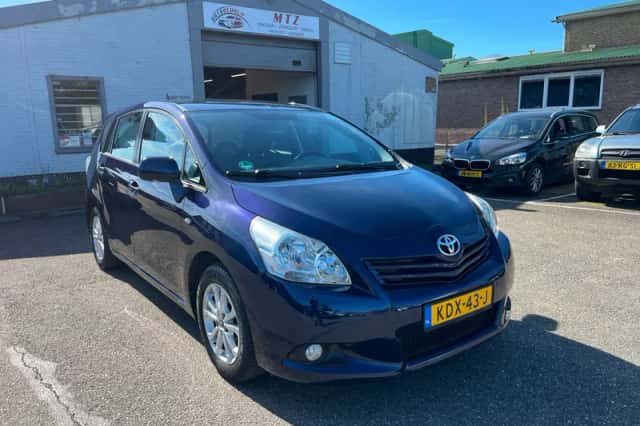 Toyota Verso (2011) thumbnail 1