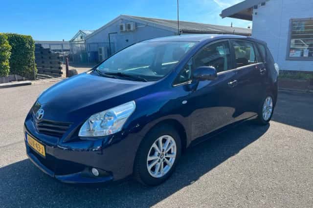 Toyota Verso (2011) thumbnail 2