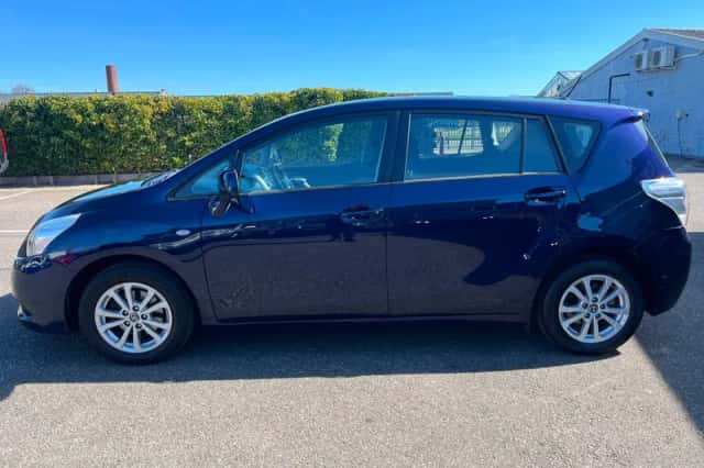 Toyota Verso (2011) thumbnail 3