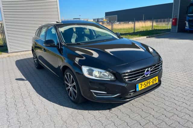 Volvo V60 (2013) thumbnail 1