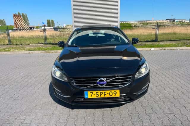Volvo V60 (2013) thumbnail 2