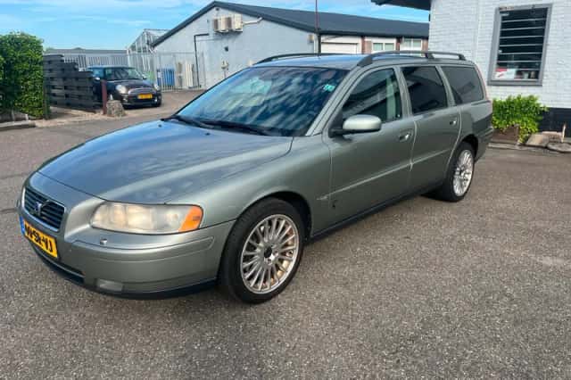 Volvo V70 (2006) thumbnail 3