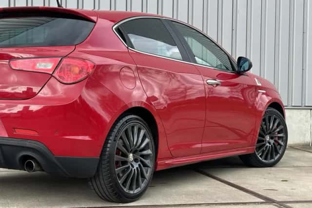 Alfa Romeo Giulietta (2011) thumbnail 5