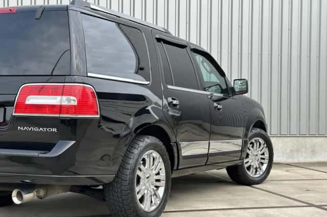 Lincoln Navigator (2007) thumbnail 5