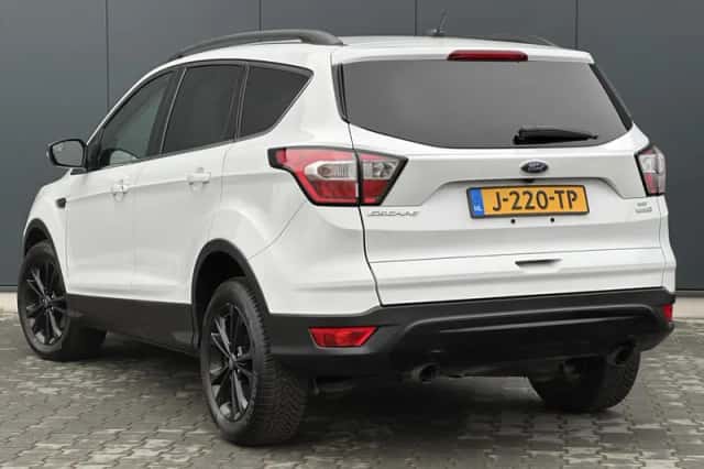 Ford Kuga (2018) thumbnail 3