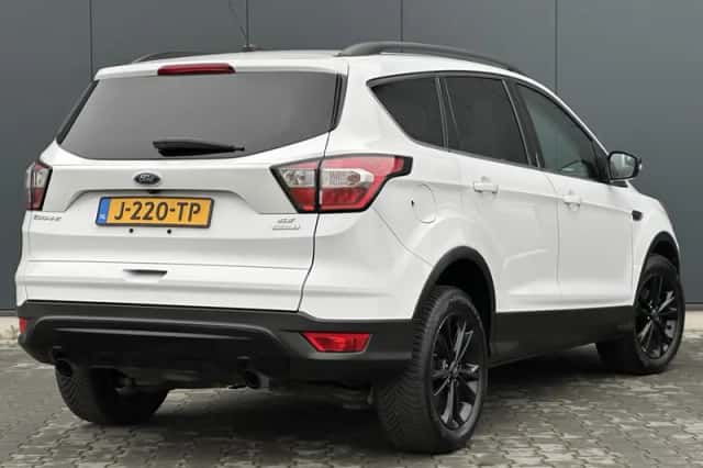 Ford Kuga (2018) thumbnail 4