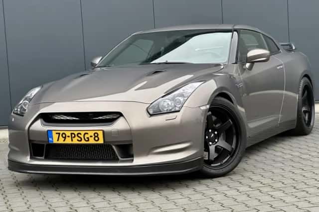 Nissan GT-R (2010) thumbnail 1