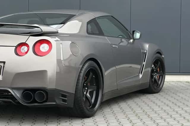Nissan GT-R (2010) thumbnail 5