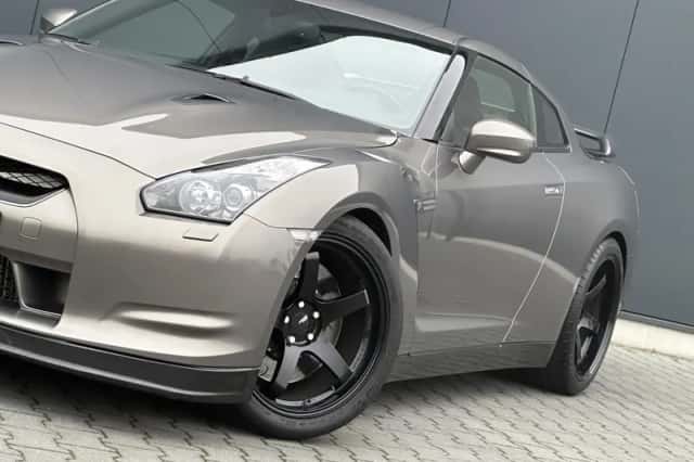 Nissan GT-R (2010) thumbnail 6
