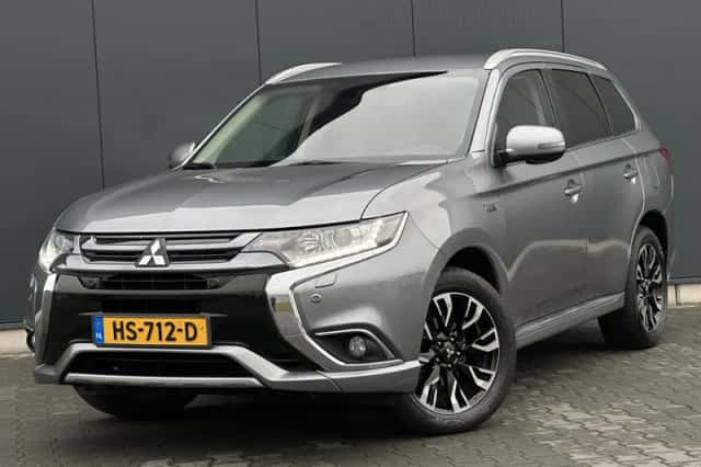 Mitsubishi Outlander (2015) thumbnail 1