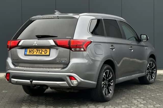 Mitsubishi Outlander (2015) thumbnail 4