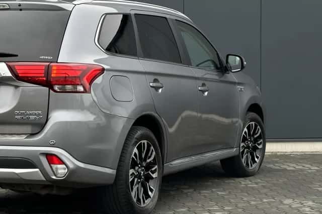 Mitsubishi Outlander (2015) thumbnail 5