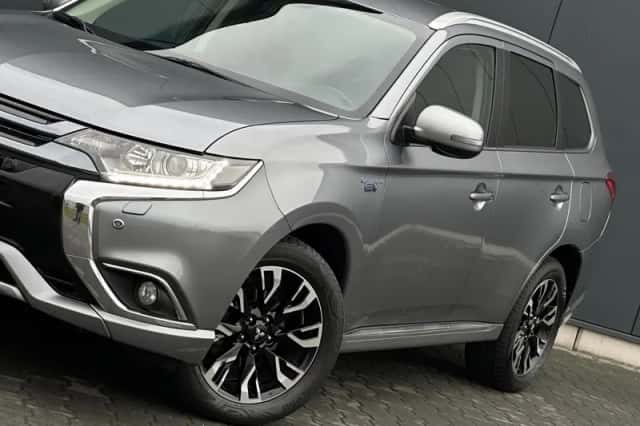 Mitsubishi Outlander (2015) thumbnail 6