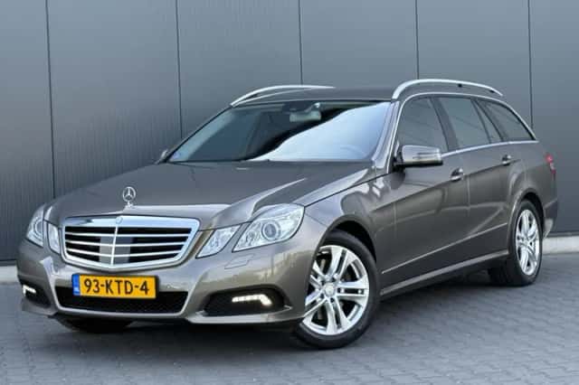 Mercedes-Benz E-Klasse (2010) thumbnail 1