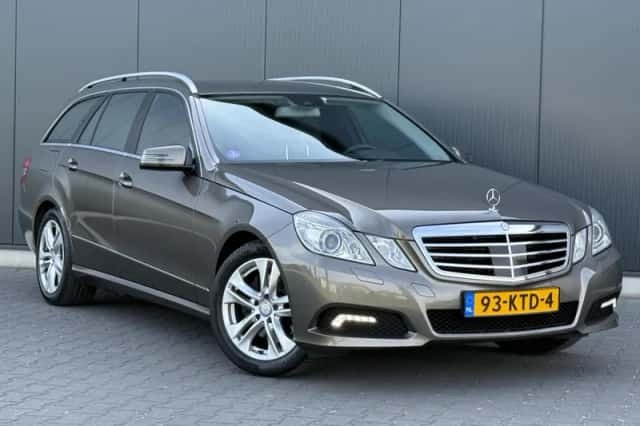 Mercedes-Benz E-Klasse (2010) thumbnail 2