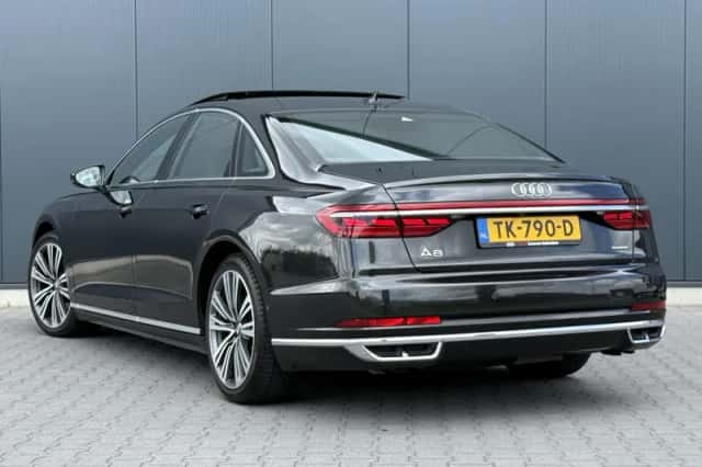 Audi A8 (2018) thumbnail 3