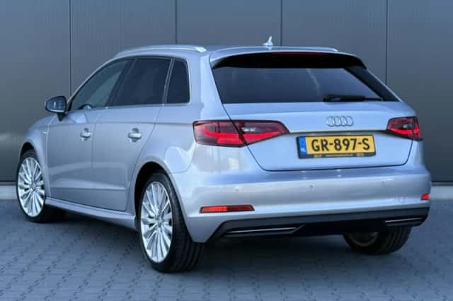 Audi A3 (2015) thumbnail 3