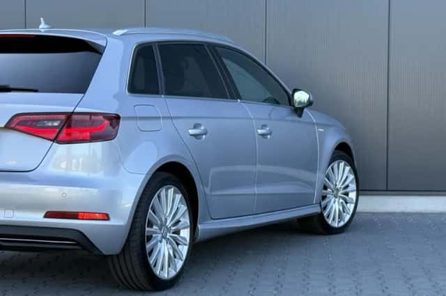 Audi A3 (2015) thumbnail 5