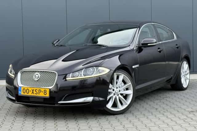 Jaguar XF (2011) thumbnail 1