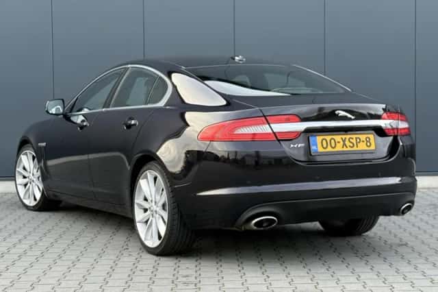 Jaguar XF (2011) thumbnail 3