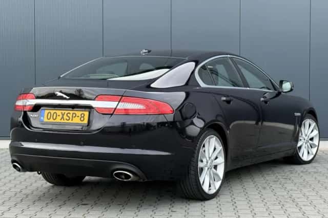 Jaguar XF (2011) thumbnail 4