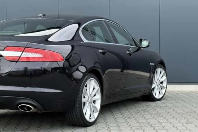 Jaguar XF (2011) thumbnail 5
