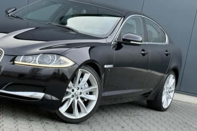 Jaguar XF (2011) thumbnail 6