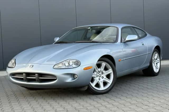 Jaguar XK8 (1998) thumbnail 1