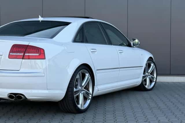 Audi S8 (2009) thumbnail 5