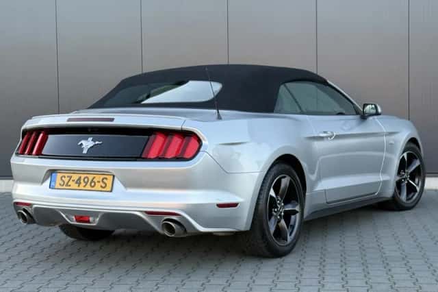 Ford Mustang (2015) thumbnail 4