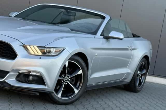 Ford Mustang (2015) thumbnail 6