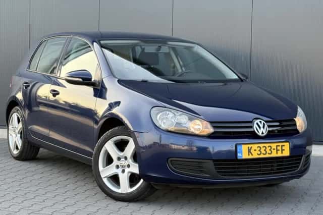 Volkswagen Golf (2010) thumbnail 2