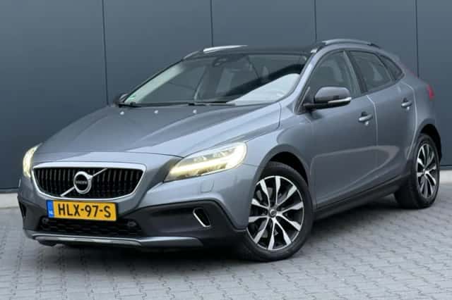 Volvo V40 (2019) thumbnail 1