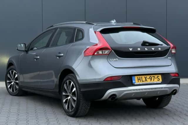 Volvo V40 (2019) thumbnail 3