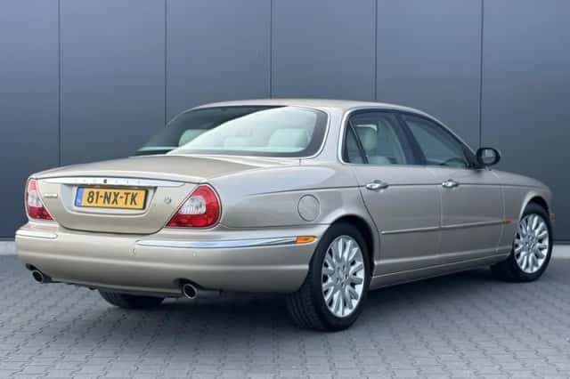 Jaguar XJ (2004) thumbnail 3