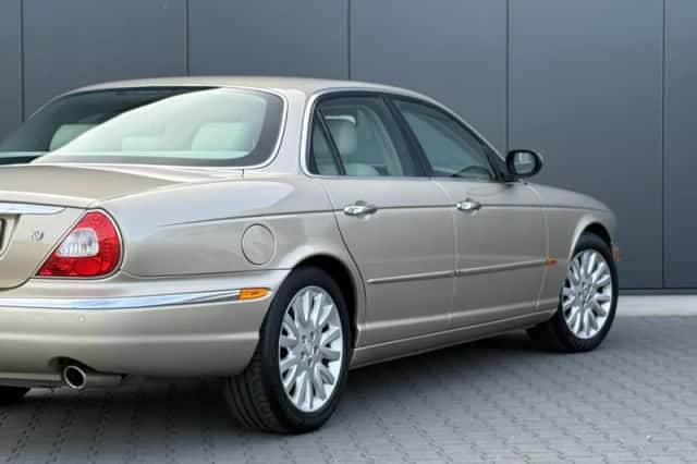 Jaguar XJ (2004) thumbnail 5