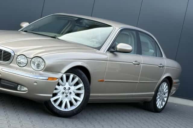 Jaguar XJ (2004) thumbnail 6