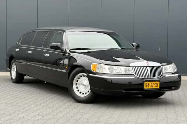 Lincoln Town (1999) thumbnail 2
