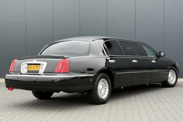 Lincoln Town (1999) thumbnail 4