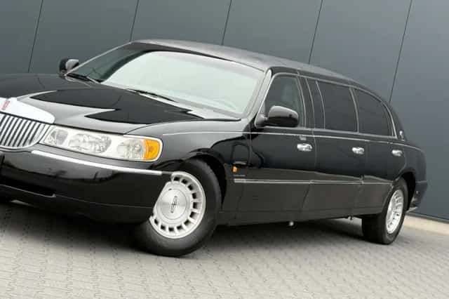 Lincoln Town (1999) thumbnail 6