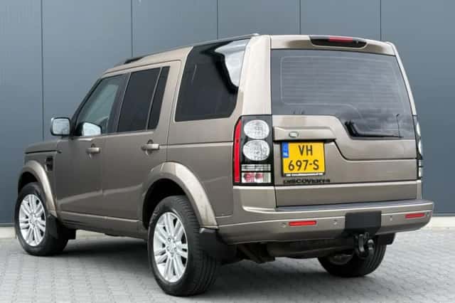 Land Rover Discovery (2009) thumbnail 3