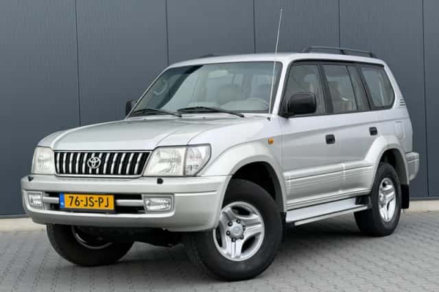 Toyota Land Cruiser (2002) thumbnail 1