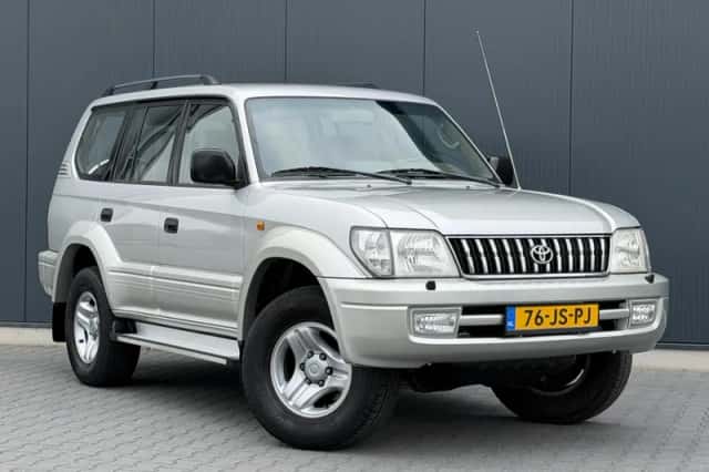 Toyota Land Cruiser (2002) thumbnail 2