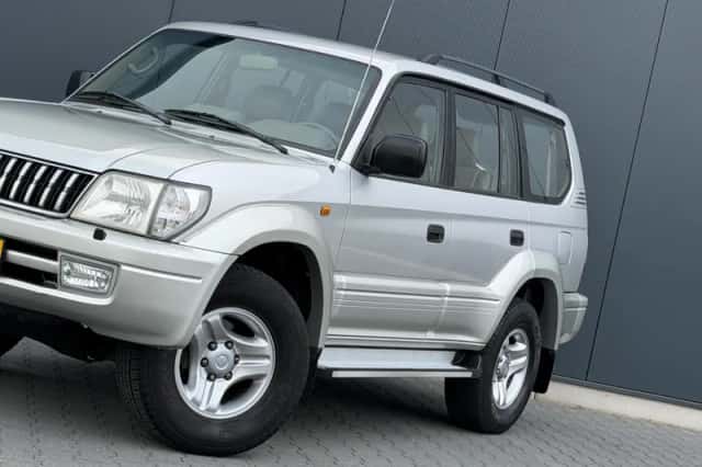 Toyota Land Cruiser (2002) thumbnail 6
