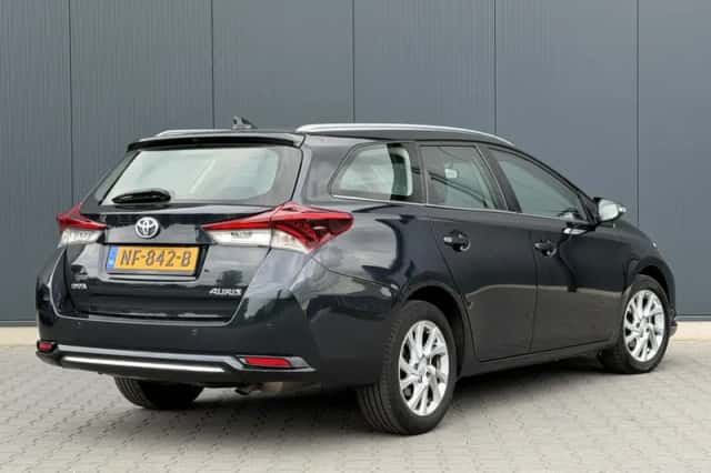Toyota Auris (2017) thumbnail 4